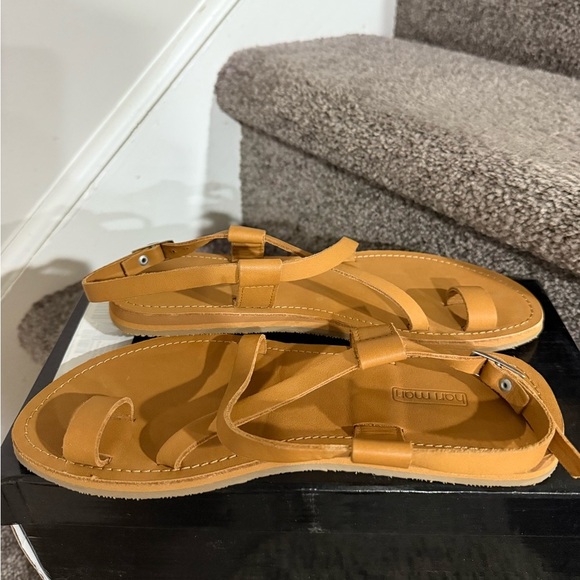 New nib Hari Mari leather sandals sz 8 $55 - Picture 1 of 4